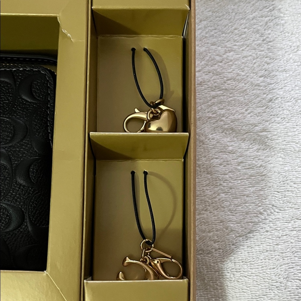Coach Wristlet Gift 🎁 Set - Picture 3 of 5